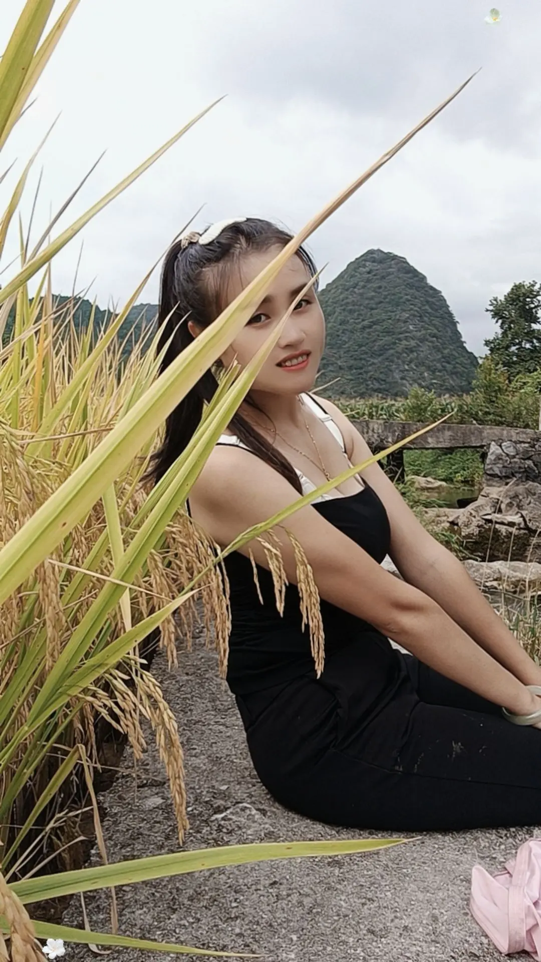 人一旦动了情，就会犯贱，就像疯子一样，一会儿想得通，一会儿想不通，无论...