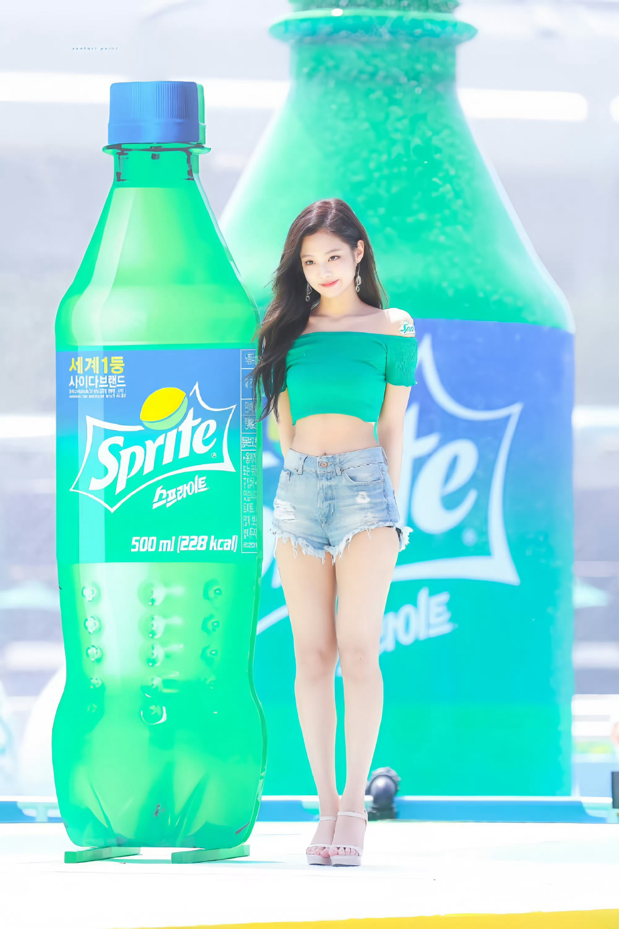 Jennie真的肤白貌美 