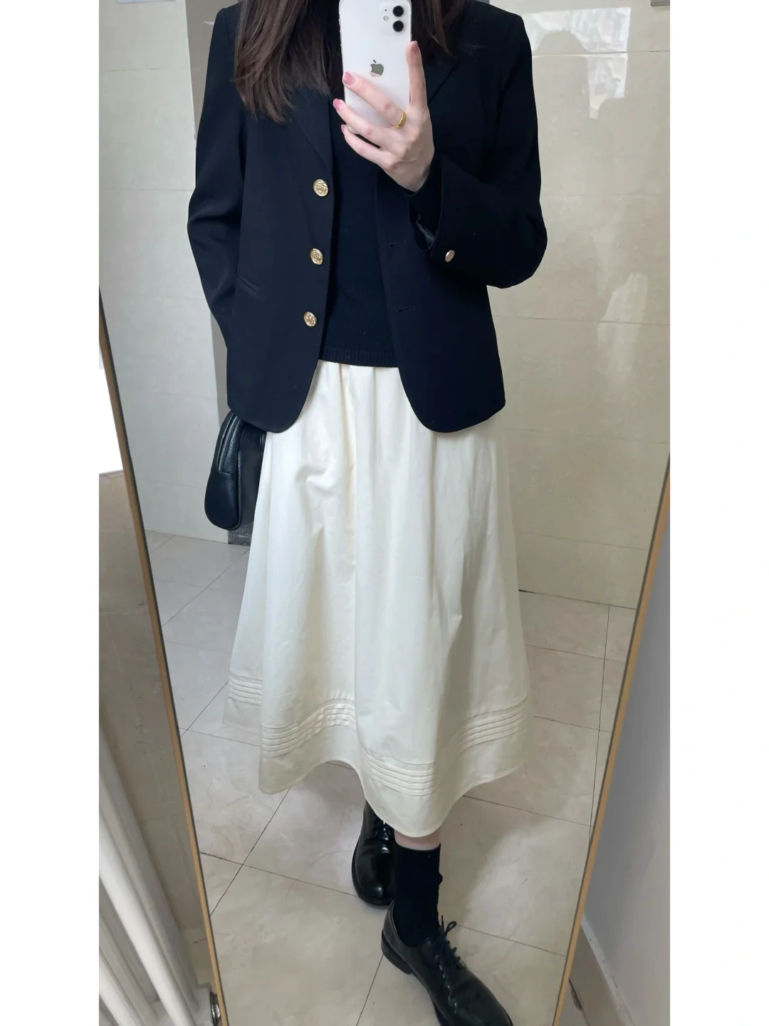 一件利落黑西装📷
