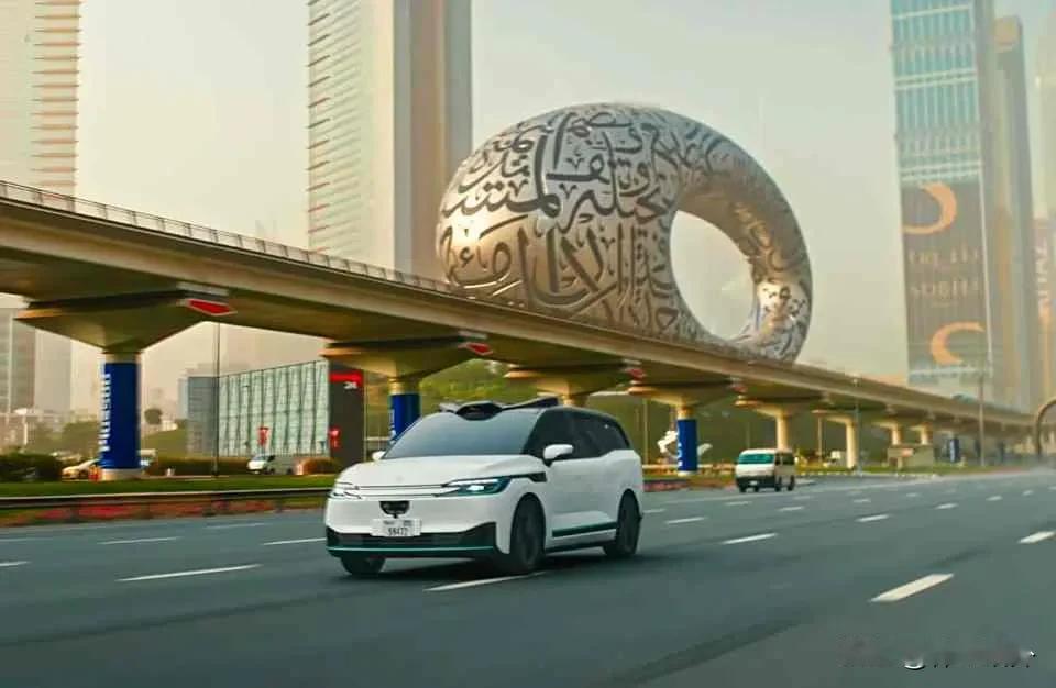 中国无人驾驶方案要领跑全球？两大巨头押注萝卜快跑，股价涨疯了！

最近美股有个离