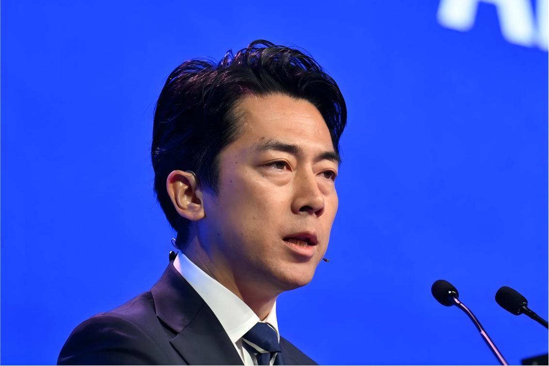 日本政坛最离谱的 “装穷”，你见过吗？

前首相的亲儿子，公开申报个人资产 0 