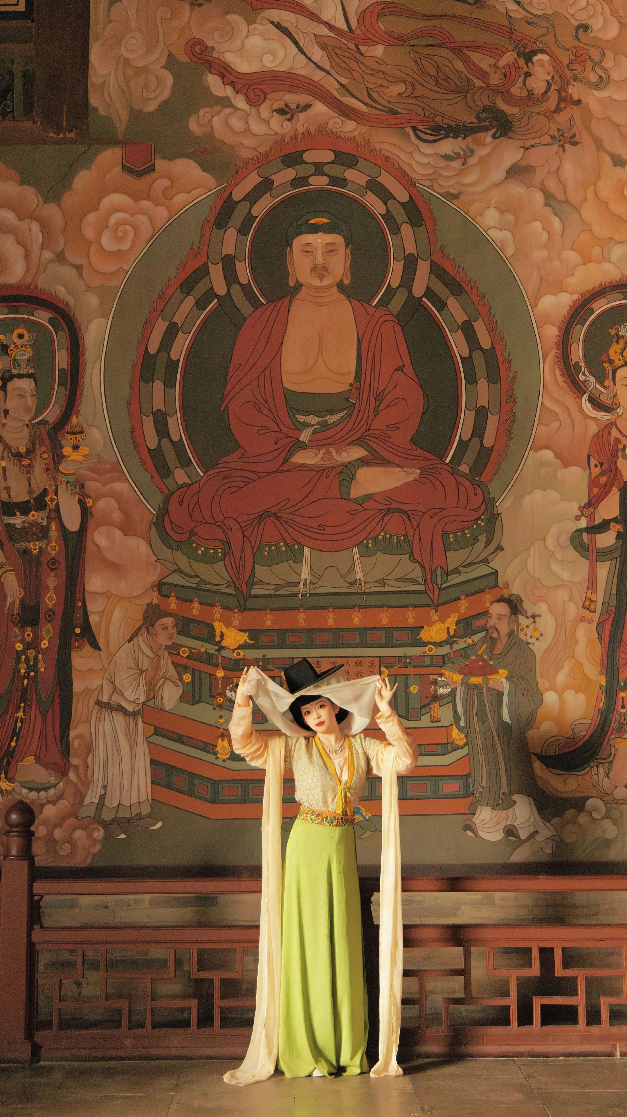 大同汉服 | 华严寺·武周。秋日华严寺，松色犹翠 姊妹俩身着武周汉服 ...