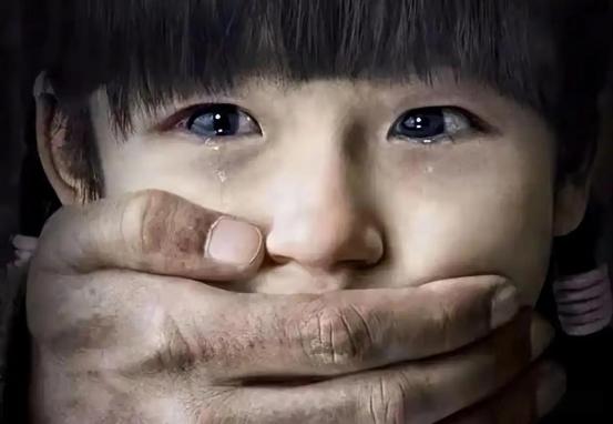 西安一名 6 岁女童被拐卖，九年她隐忍不发，每天背自己的家庭地址，偷偷攒下来 5