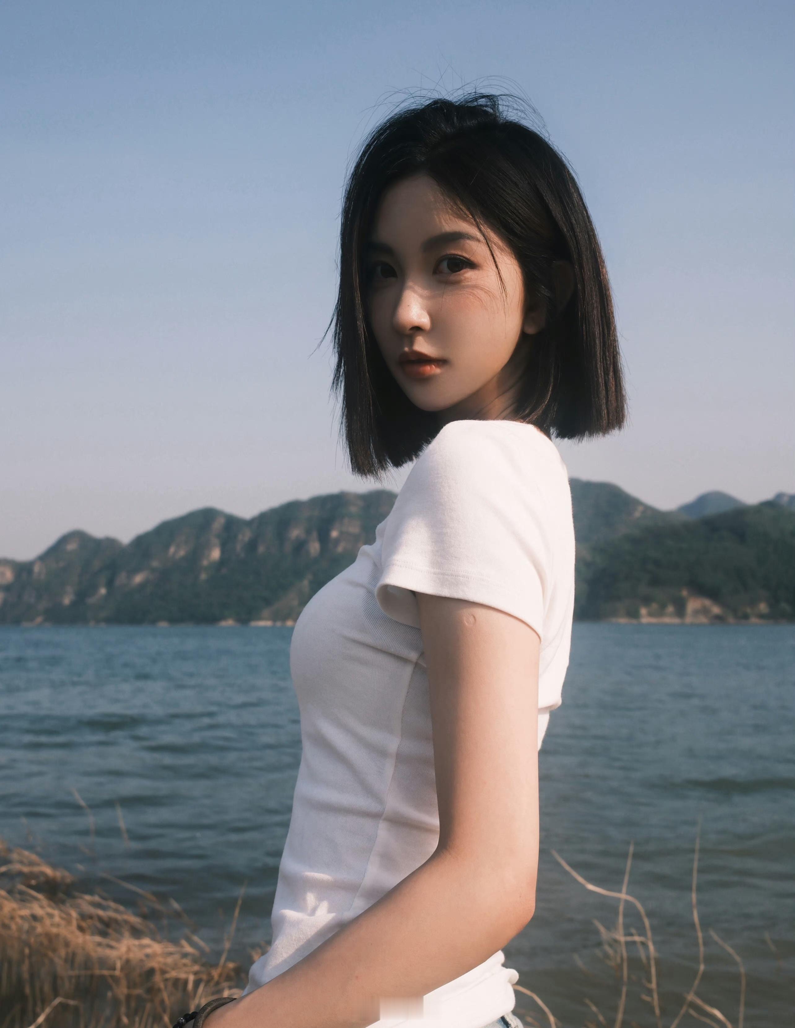 短发很飒的女孩 ​​​