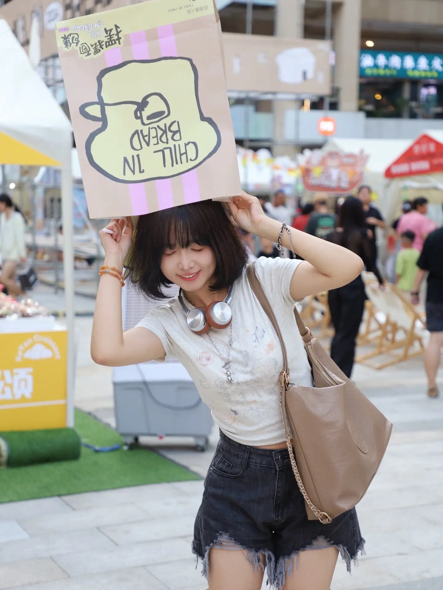小女友逛集市！