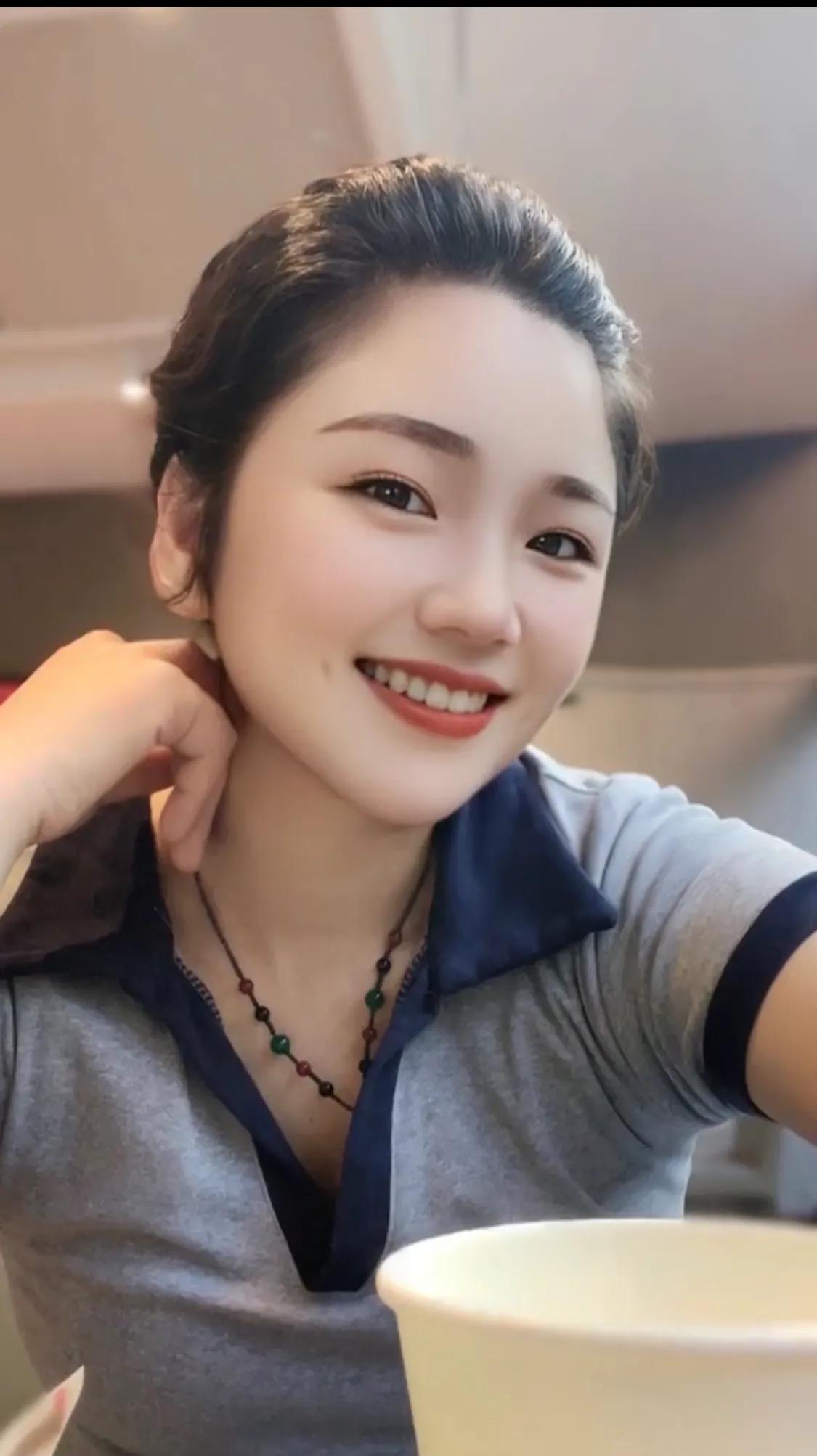 什么是异性朋友？想说的不敢说，想做的不敢做。
什么是红颜知己？想说的能说，想做的