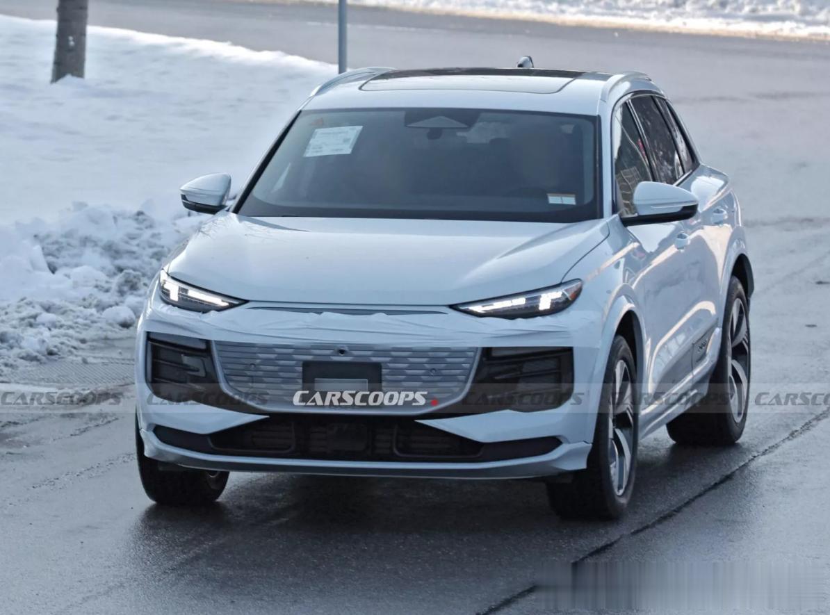 全新奥迪Q6 E-Tron系列谍照曝光。该车延续了奥迪SUV家族的传统：同时推出