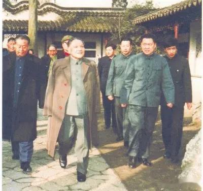 邓小平调研上海市民生活：“你们生活得好，我就高兴”
1983年春节前后，邓小平专