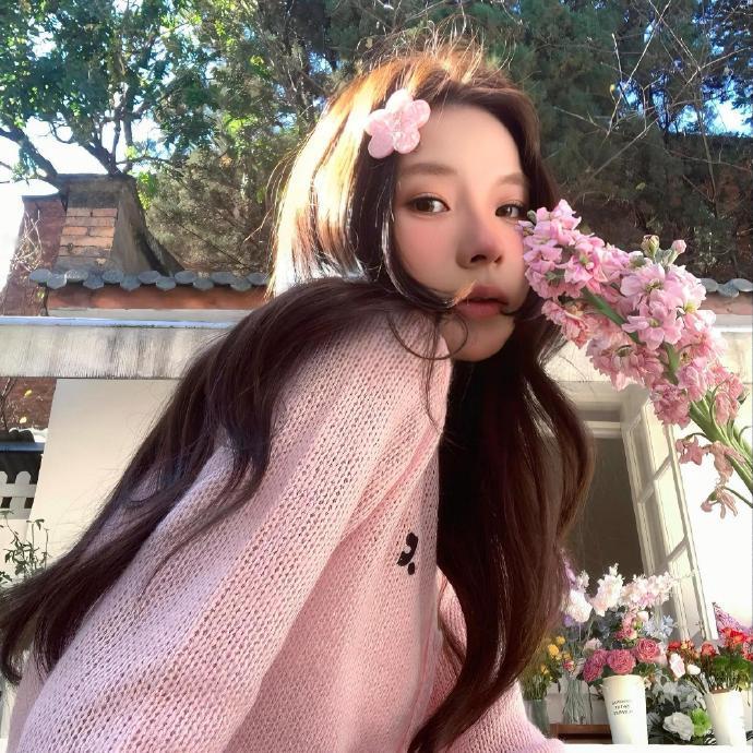 人和人之间，可以走的很近，也可以离的很远，如无共鸣，沉默即安。 