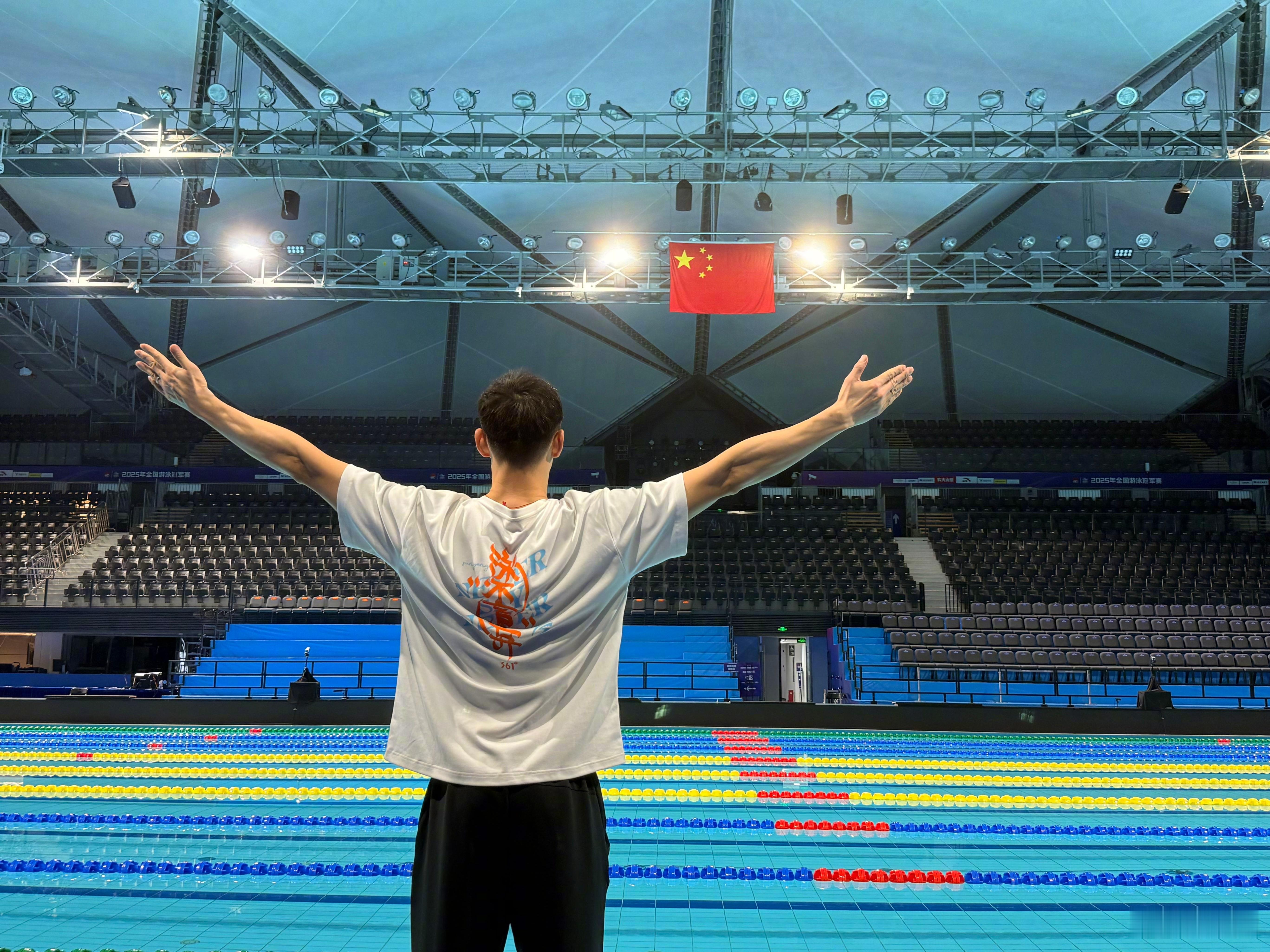 2025年全国游泳冠军赛，再一次站上熟悉的出发台，赛场上的激烈竞争依旧让我心潮澎
