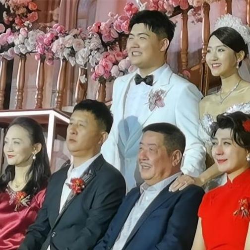 娱乐圈的婆媳关系，向来是“剪不断理还乱”，可闫学晶和儿媳徐梦迪却成了例外，让人忍