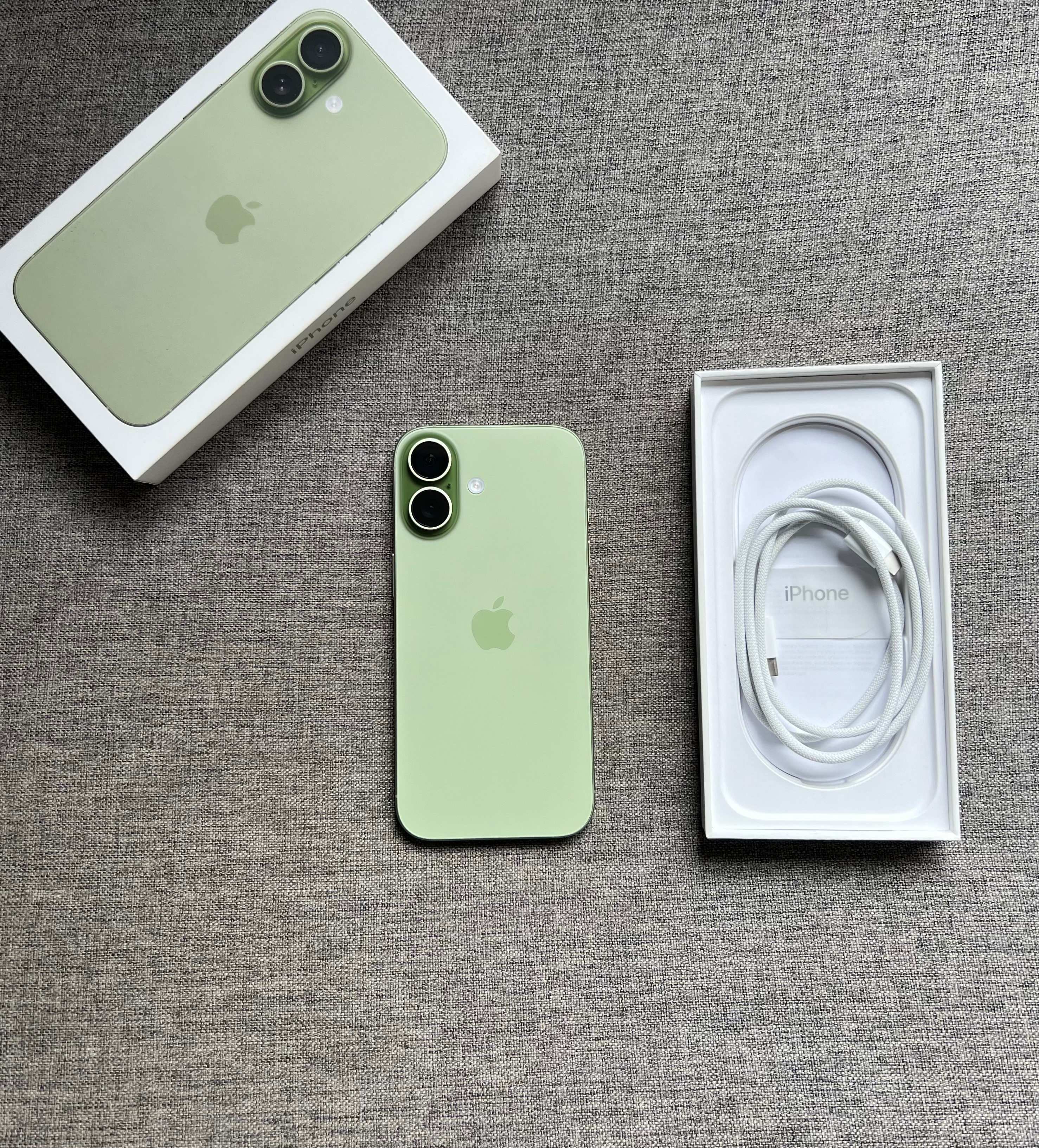 iPhone17 256G 绿色，屏幕完美，中框细微磕碰，🔋效率100，盒子配
