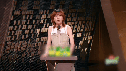 赵晓卉说鸽综艺的艺人是谁啊 打工人嘴替赵晓卉在综艺上曝光幕后故事，称有嘉宾放节目