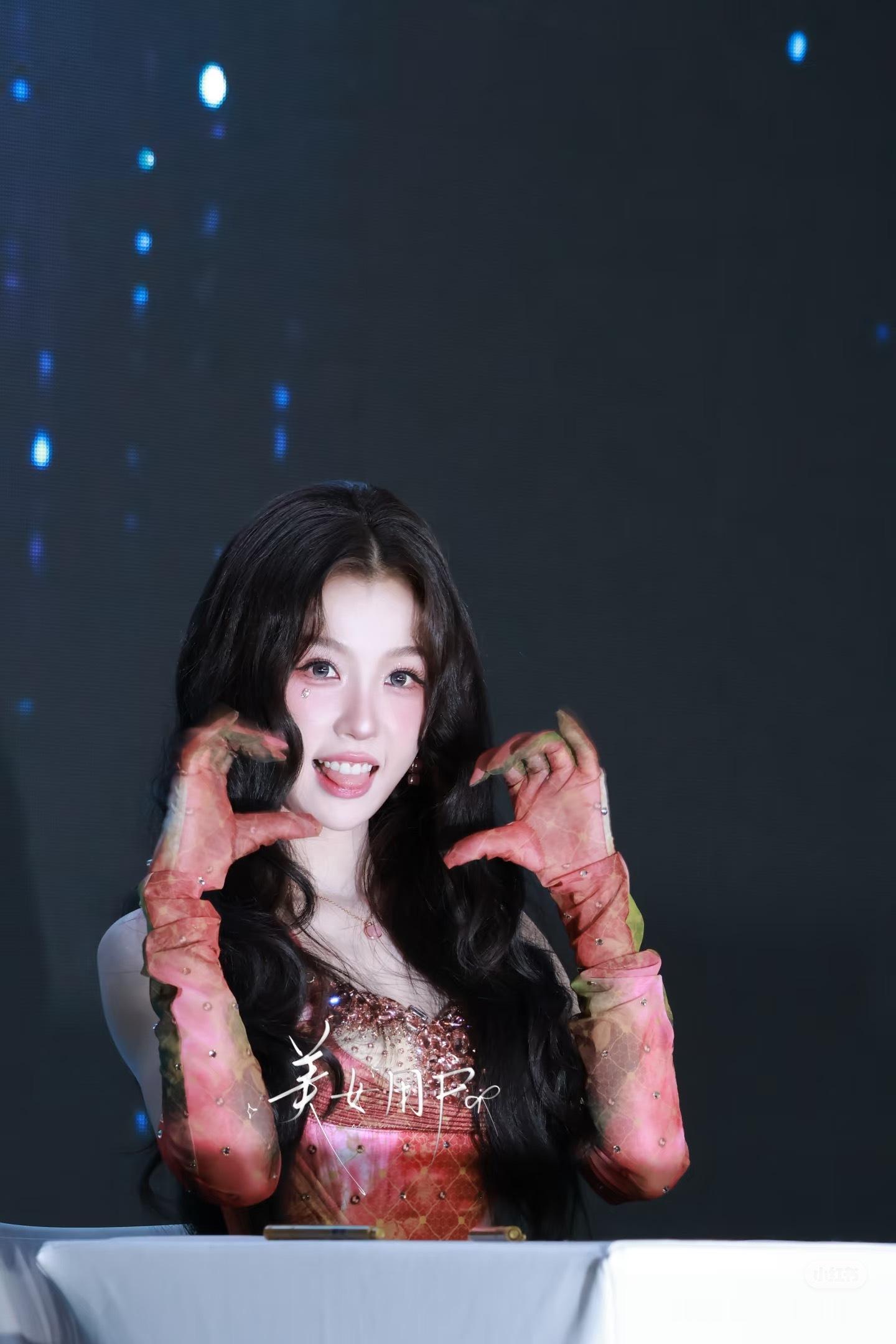 小猪吐舌头 ​​​