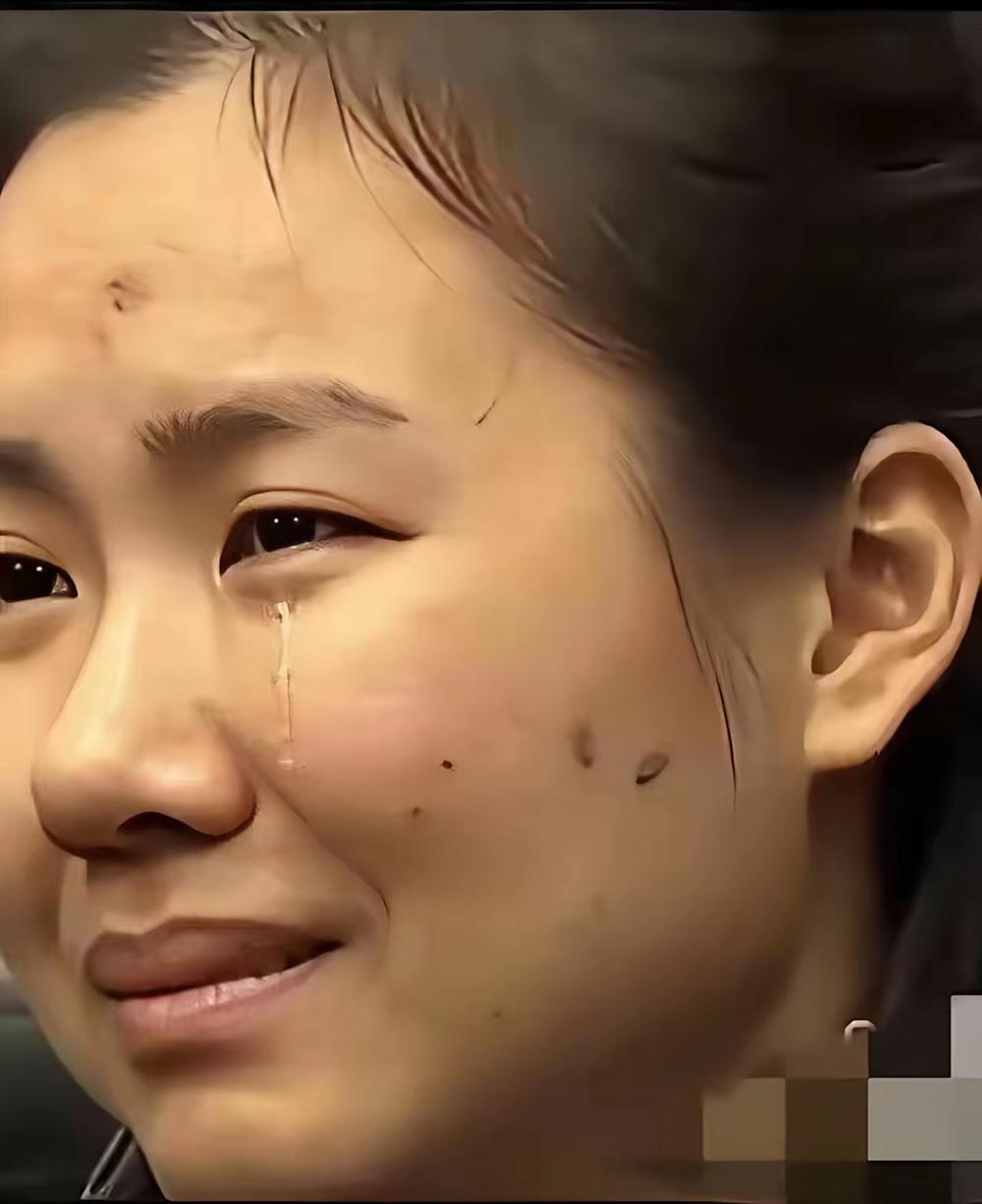 明珍珍闹情绪哭的撕心裂肺
中秋节刚过
明珍珍就闹起了情绪
不知何因
她大哭起来