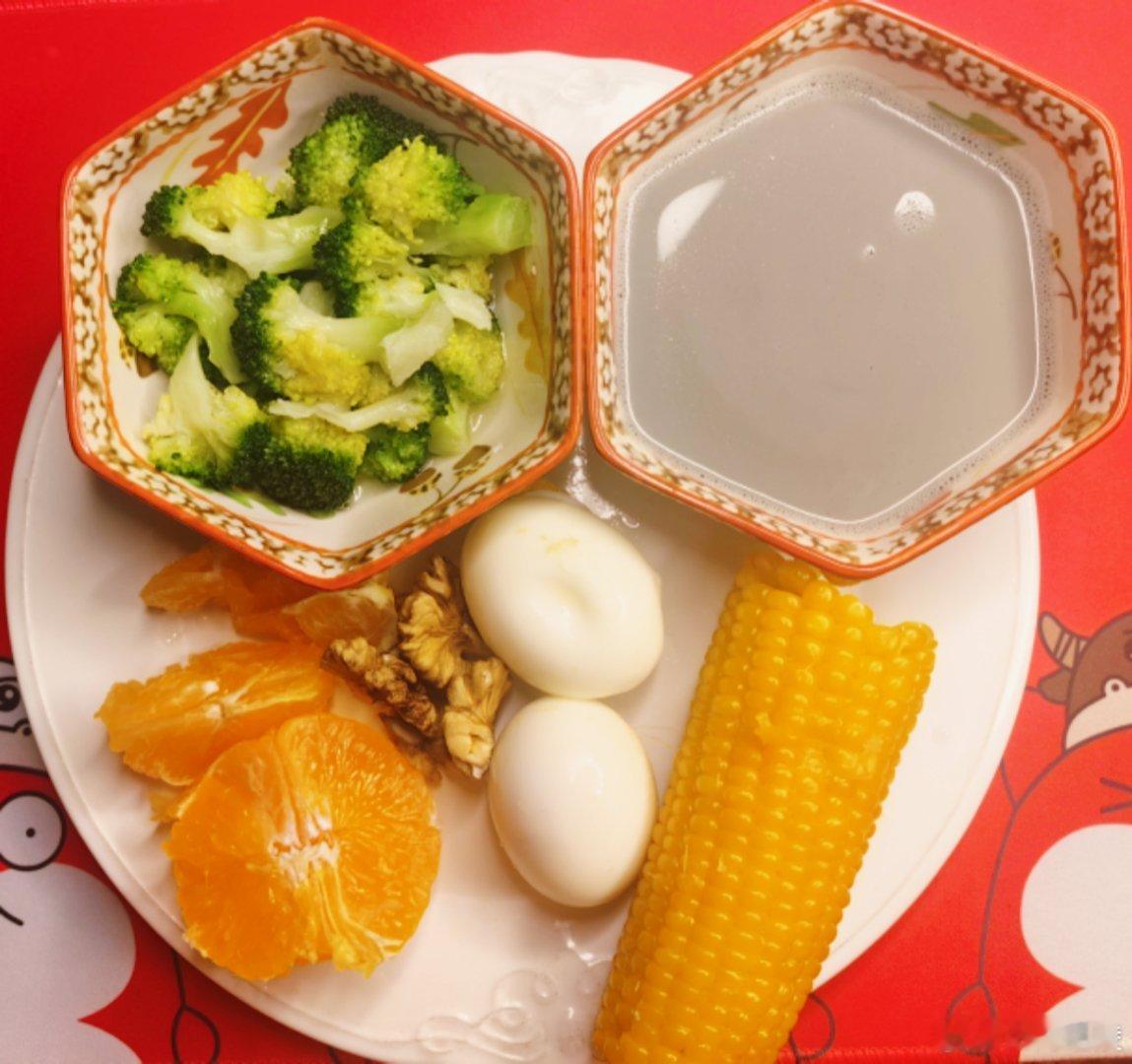 买了一份低胆固醇鸡蛋，一顿可以吃两个鸡蛋，加上黑豆浆，早餐仅这两样食物就可以保证