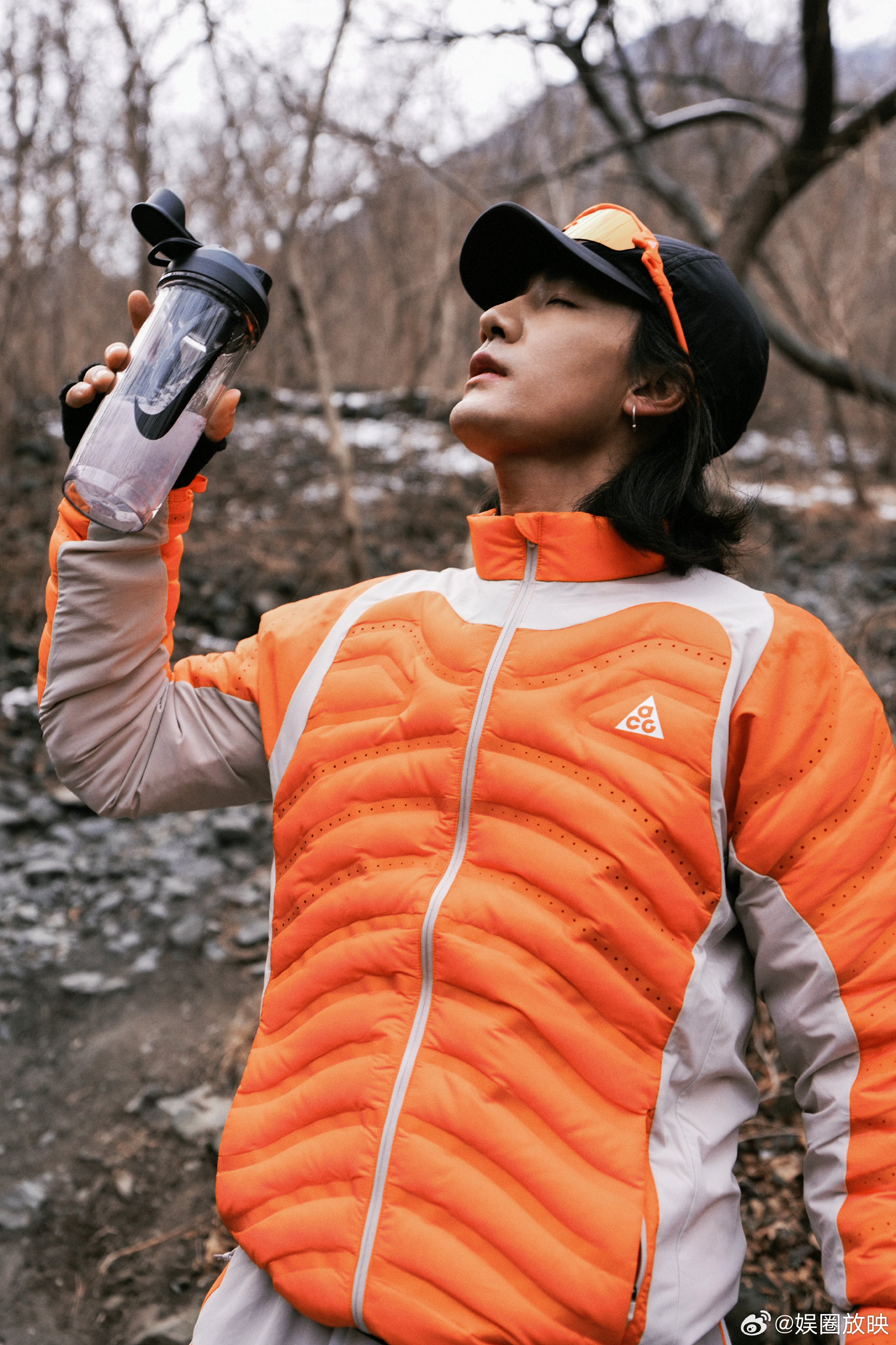 此沙 上班不如下班户外的此沙活力值爆棚，自然里的他更显鲜活帅气。好想和他一起去撒