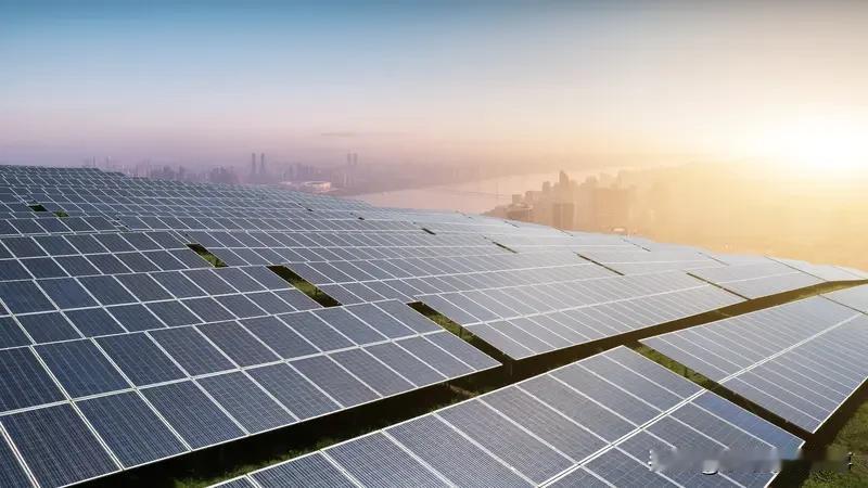 日本科研实力雄厚，却在新兴产业发展中落后，令人深思。它在电子、机械制造等传统科技