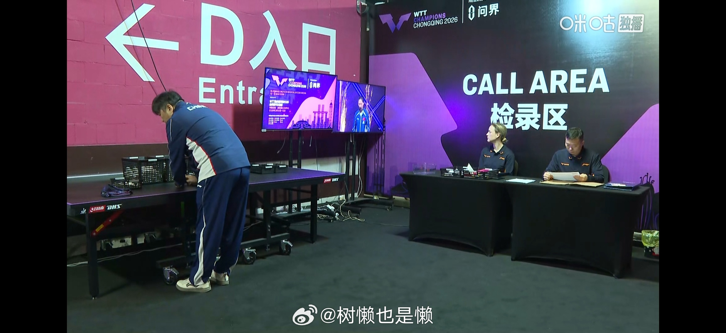 有教练帮忙挑球真好啊记得以前大部分都是小王自己挑或者陪练帮忙一起挑（不知道有没有