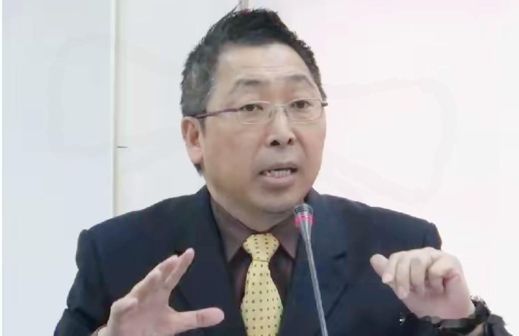 唐湘龙这次是真急了，5月26日直接在节目里开炮，说郑丽文这回访美简直是“寒了大陆
