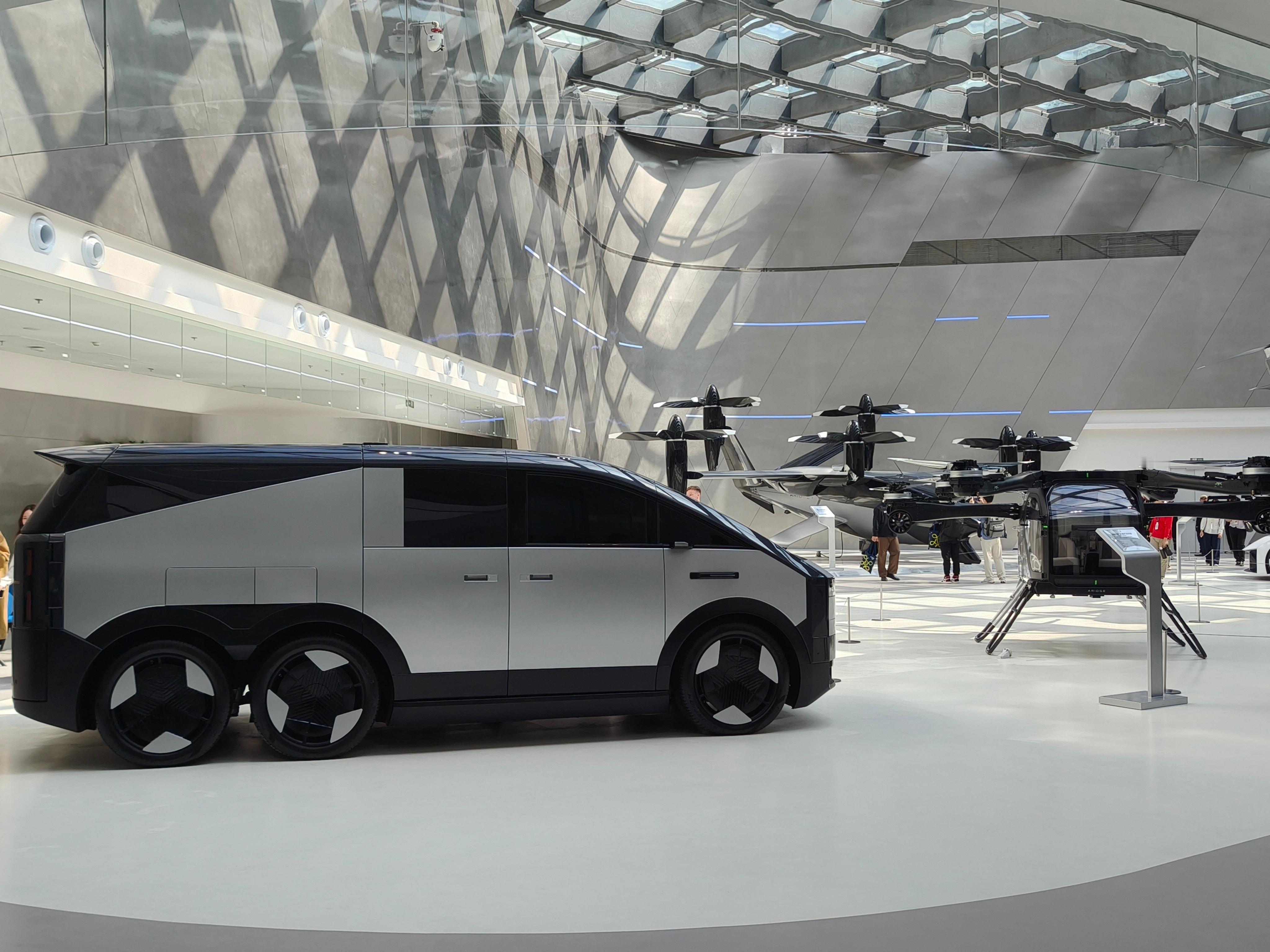 这科技日看下来我都有点忘记小鹏是什么公司了，大家可以告诉我一下吗？车的占比真的很