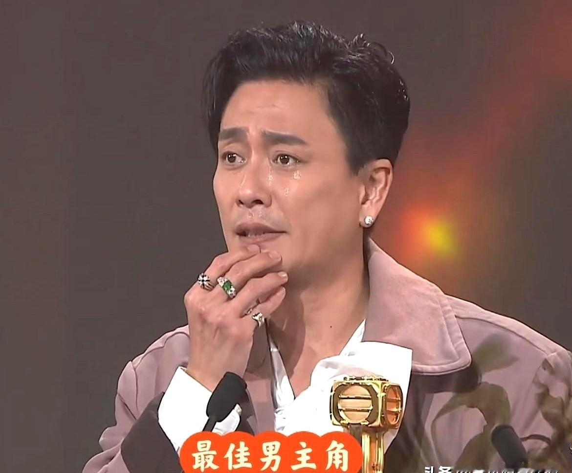 等了14年！黄宗泽终于拿到视帝了！

就在1月4号澳门的万千星辉颁奖典礼上，《新