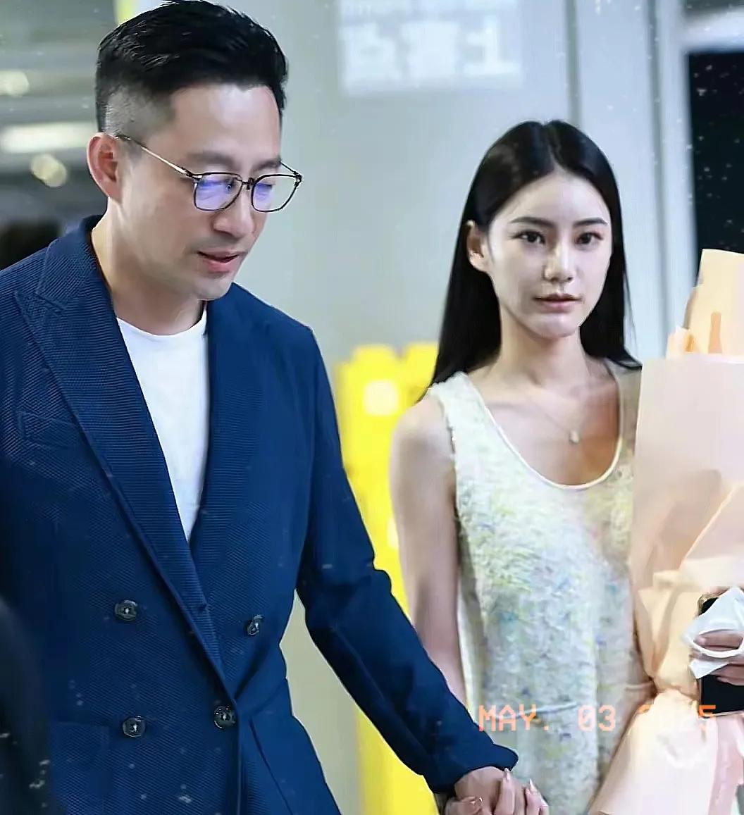 汪小菲现在真难。他和马小梅的事儿，本来挺好的，高调宣布要结婚，大家都祝福着呢。结