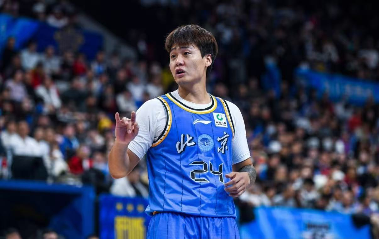 由于之前赵睿言论不当CBA官方罚单：赵睿停赛3场、罚款5万，北京首钢核减联赛经费