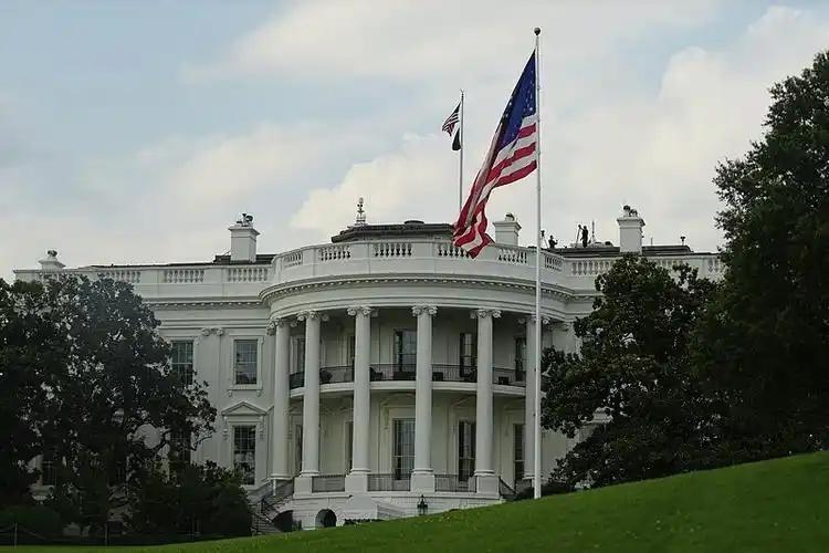 美国防长曾经的一句话让美国人破了防，他表示中美要是开打，不出半个小时，他们的航母