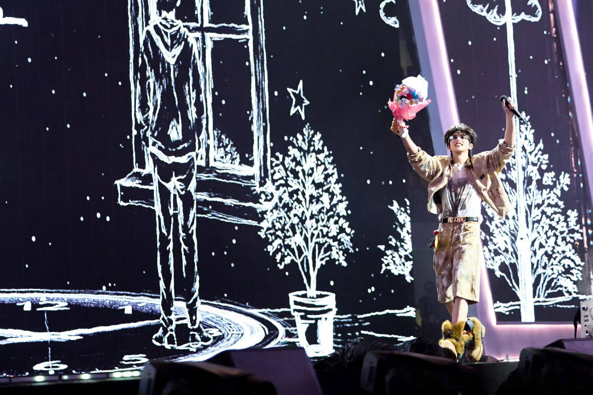 穆祉丞上半年跨城最高演唱会穆祉丞局部宇宙诸暨站以97.7%的跨城观演占比，拿下2