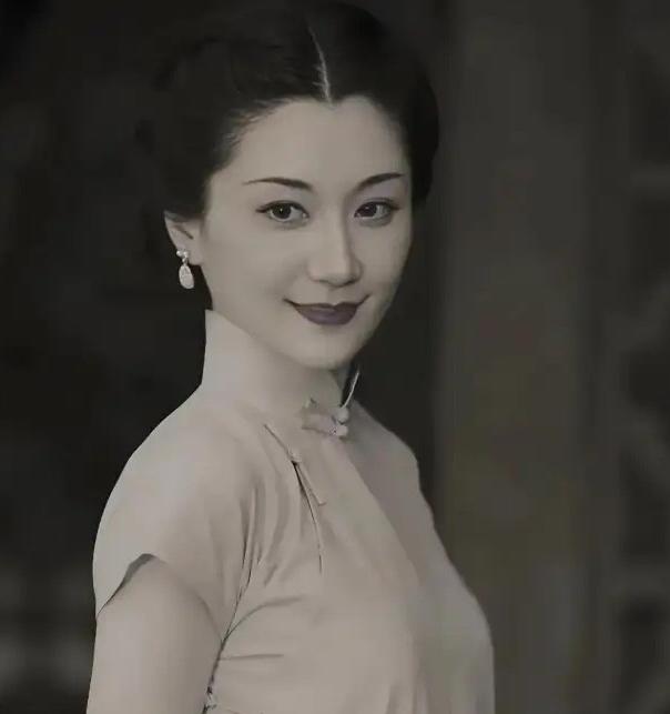1930年，杜月笙的发妻沈月英和表哥私会，过后，她含泪嘱咐表哥："你今夜就离开上