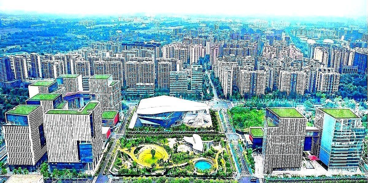 “西安、沈阳有的发动机，成都地铁口也要有了。”

凌晨一点，成飞门口的小吃摊还在