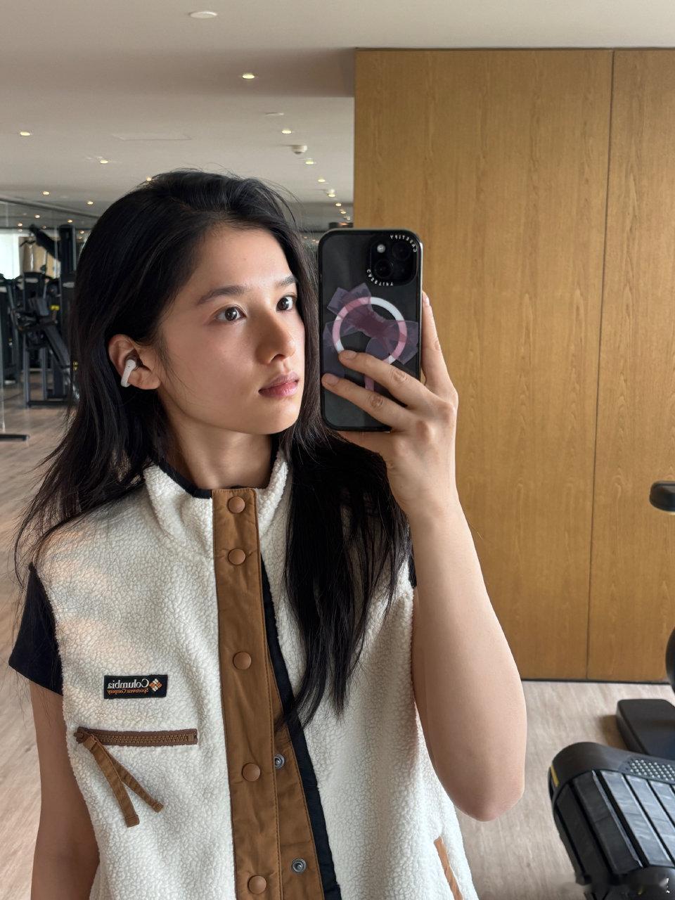 张婧仪健身房自拍张婧仪九张图三个季节张婧仪健身房自拍，九张图三个季节，好耶好耶 