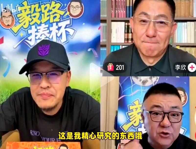 当玩笑顶在话筒上时，杨毅把董路当兄弟，顺手抖了两句，结果不是默契，是铁板。
董路
