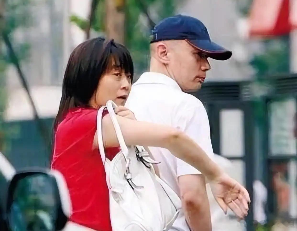曝68岁葛优带儿子外出，男孩约六七岁变高变瘦，孩子生母惹争议！ ​​​