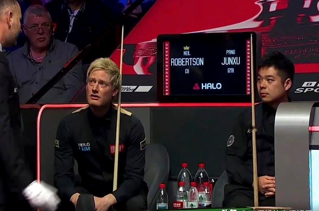 斯诺克世锦赛见证了历史！16个种子球员竟然一个都没掉队，全进了第二轮。
 

这