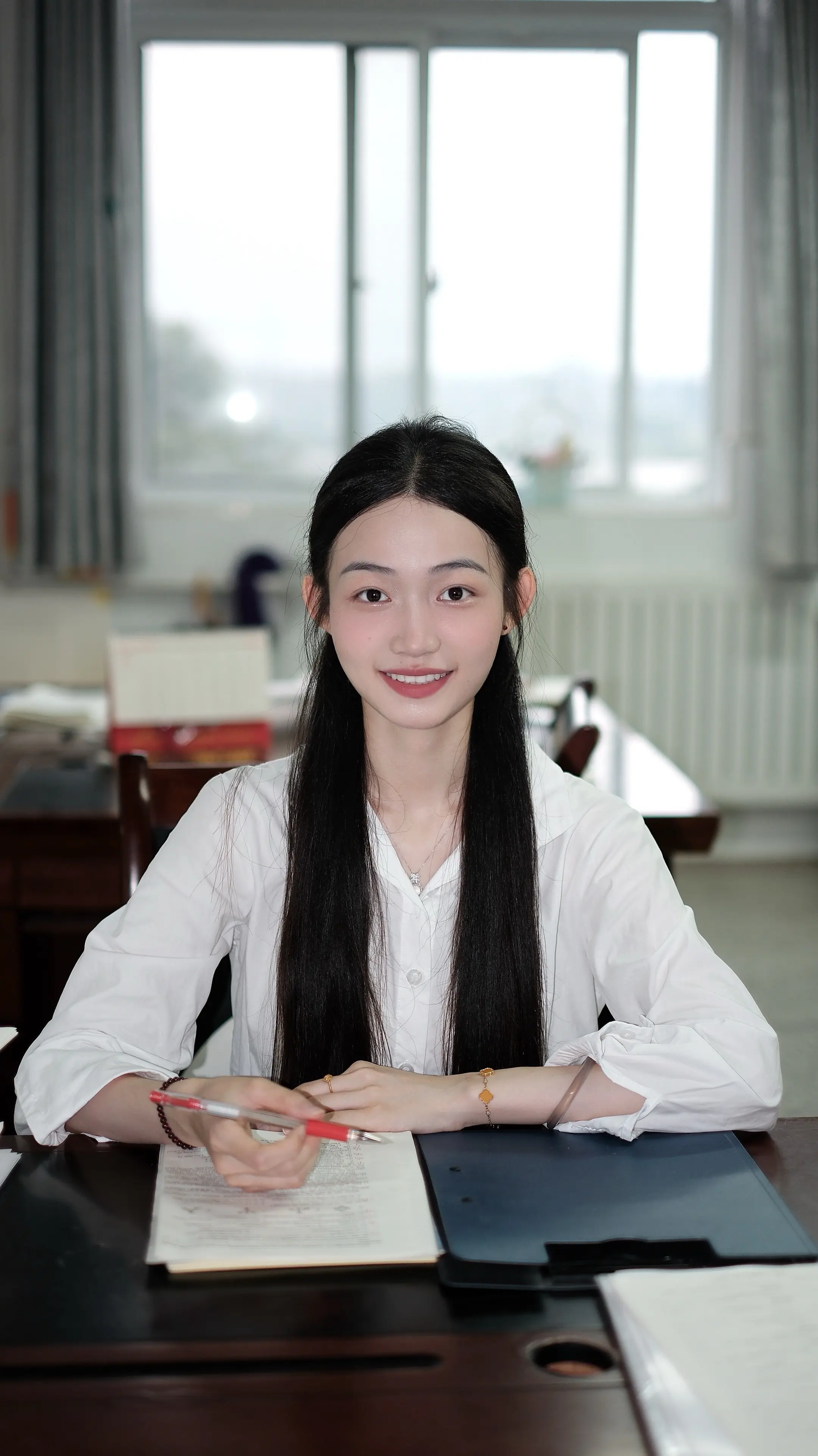 像大人一样工作像小孩一样生活。