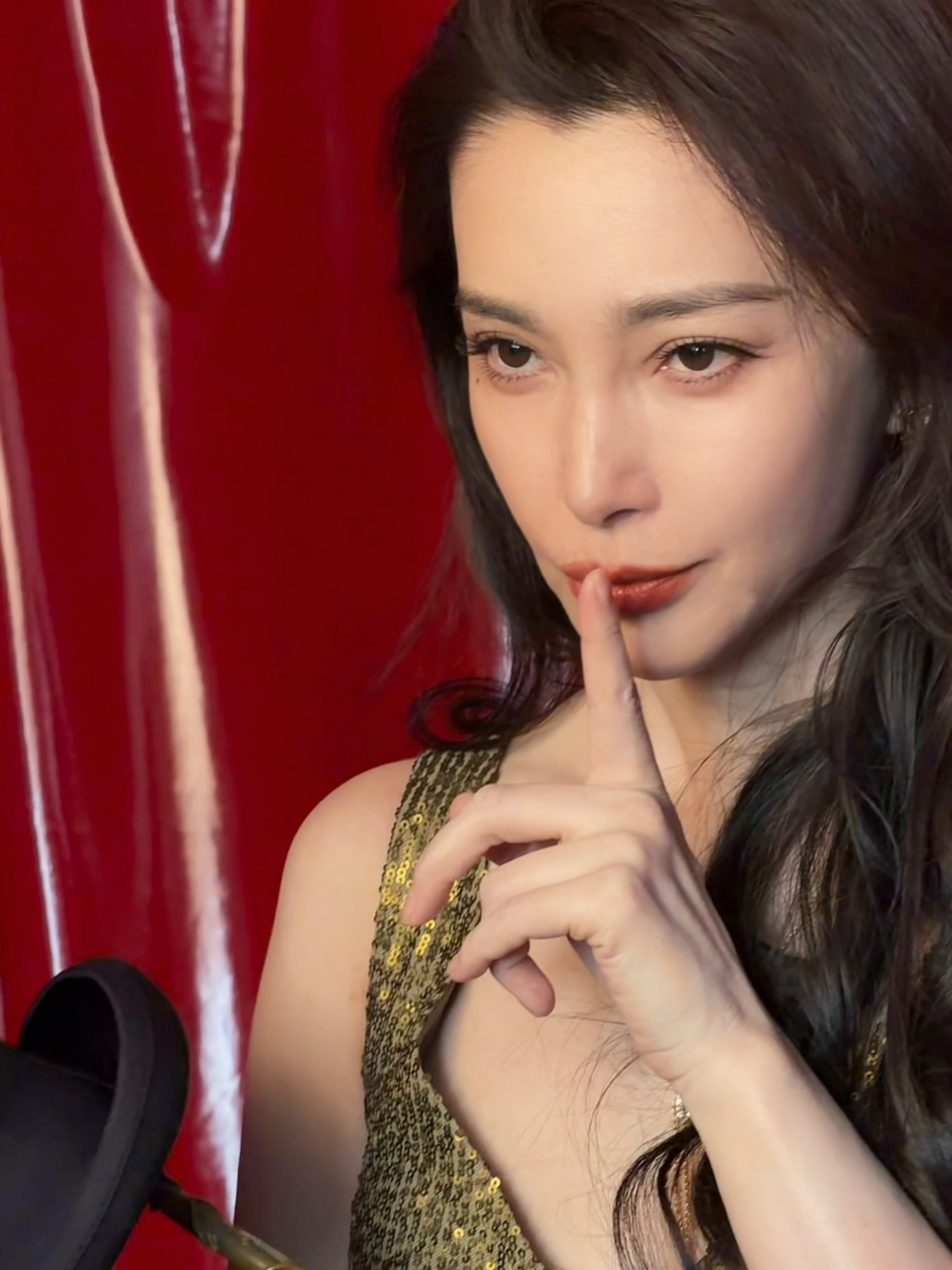 李冰冰生图vs精修图 什么叫“天生电影脸”？李冰冰来告诉你！精修是气场全开的大花