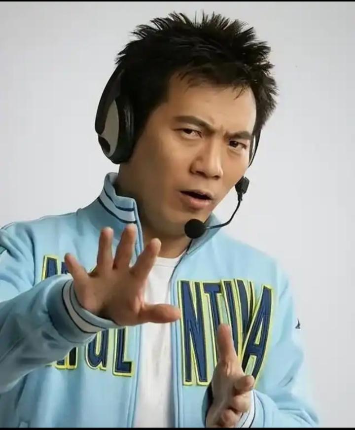 黄健翔后再无激情解说员！
     作为足球解说员，看得出当年的黄健翔对足球运动