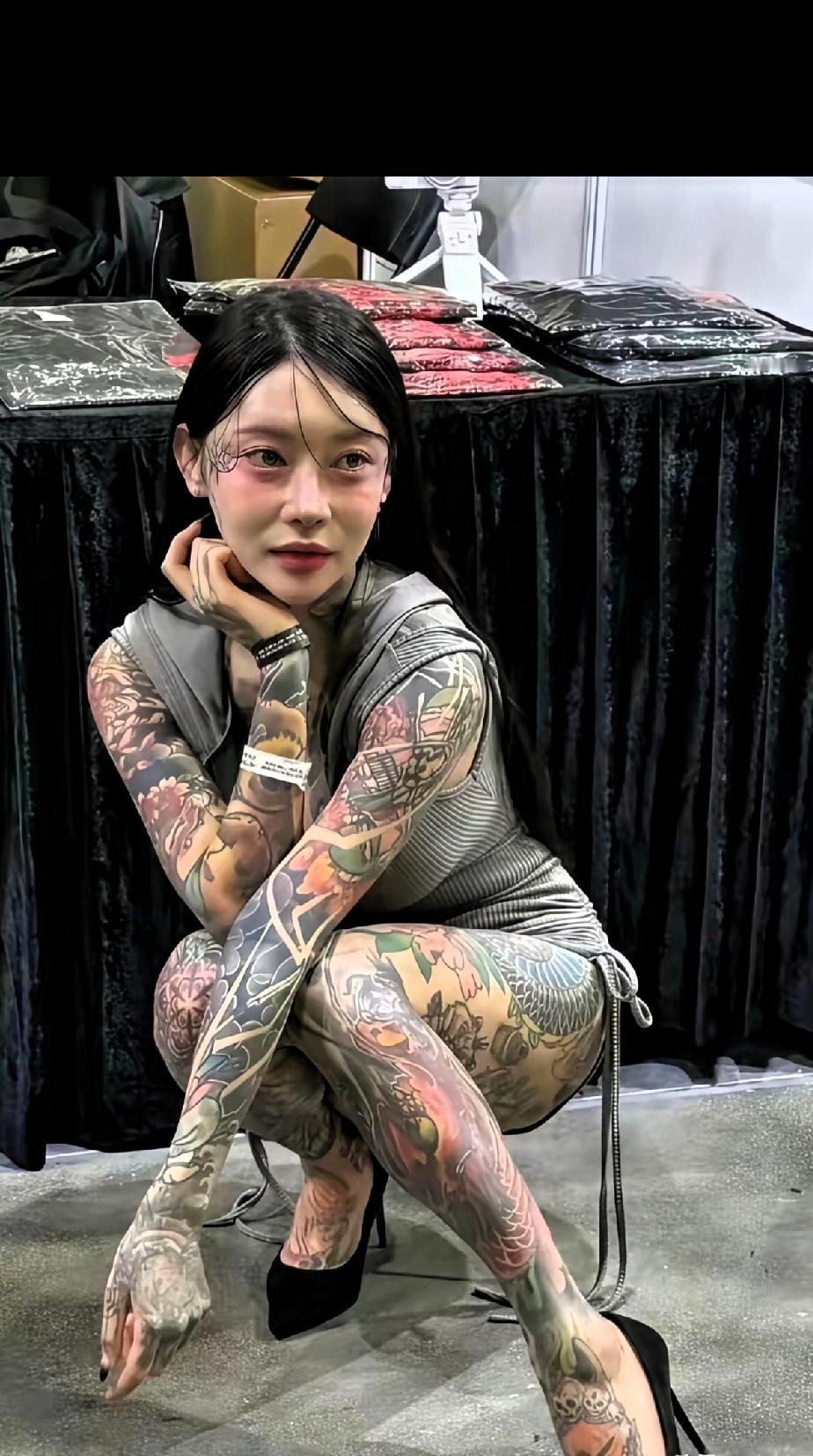 有纹身的女孩你们敢娶吗？
纹身的不一定都是坏人，但是好人没有纹身的！纹身与中国的