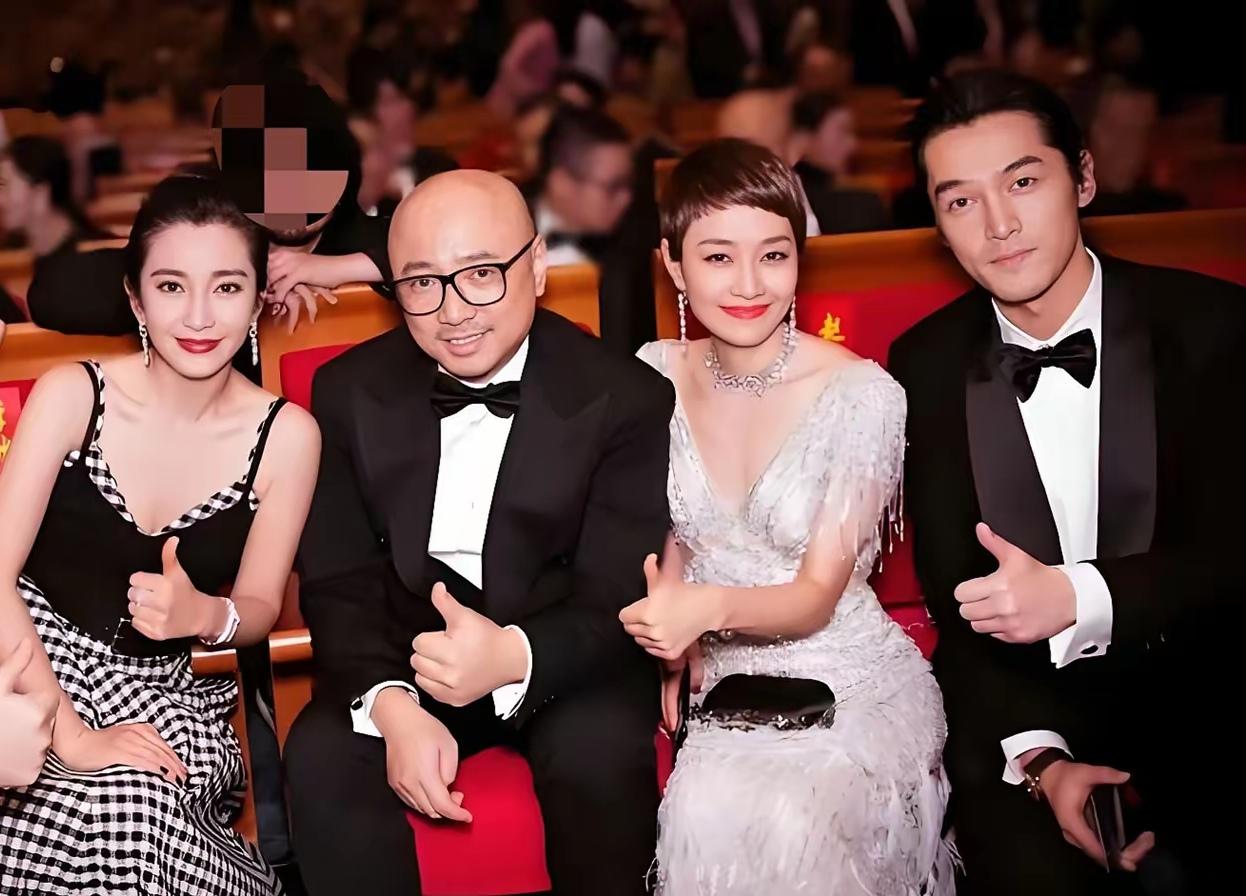 4星同框：我只认出了西装笔挺、丰神俊朗的胡歌；身穿白色流苏礼服、眼眸婉约如水的马