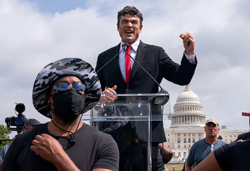 美国当局并不是一团和气，至少万斯是不赞成美国开战！消息称，美国反战高官辞职前见了