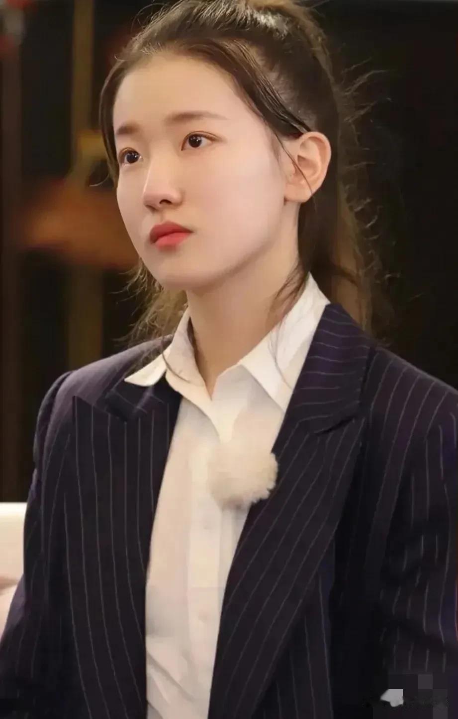 沙漠对小孟辞职不但理解，更加支持，这种成功人士圈子，普通人家的女孩不可能真的通过