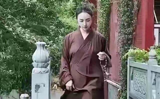 82岁老尼一句话，说透了尼姑的真实生活

尼姑真是无欲无求吗，还是把自己憋到变