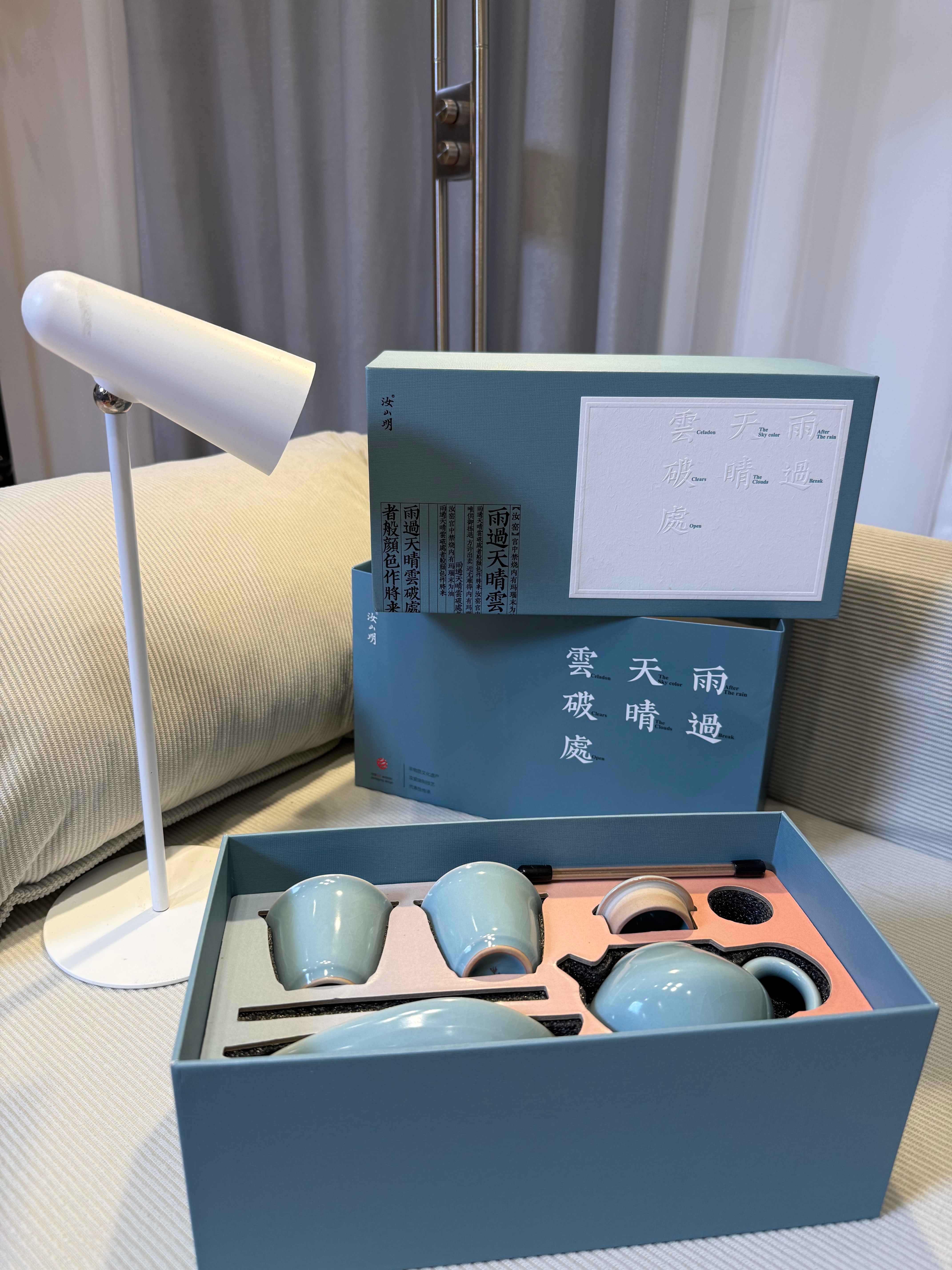 周六快乐，抽个宝马寄来的瓷器礼盒，转评就行，平台抽粉丝！祝大家好运 