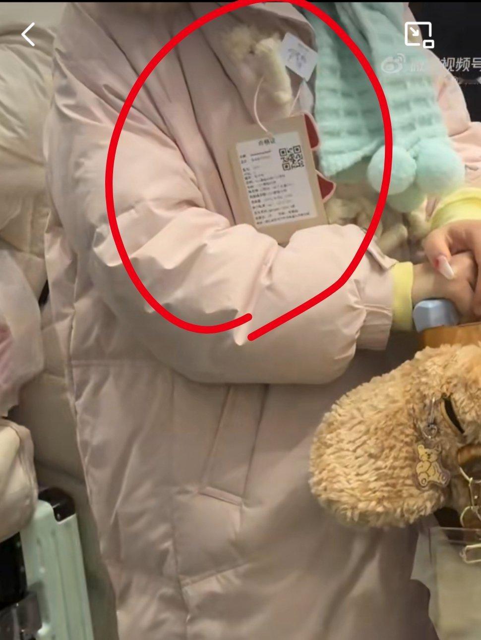 吊牌都没摘估计回去她就无理由退货了¹ 从进化心理学角度说，世间必定许多人道德感淡