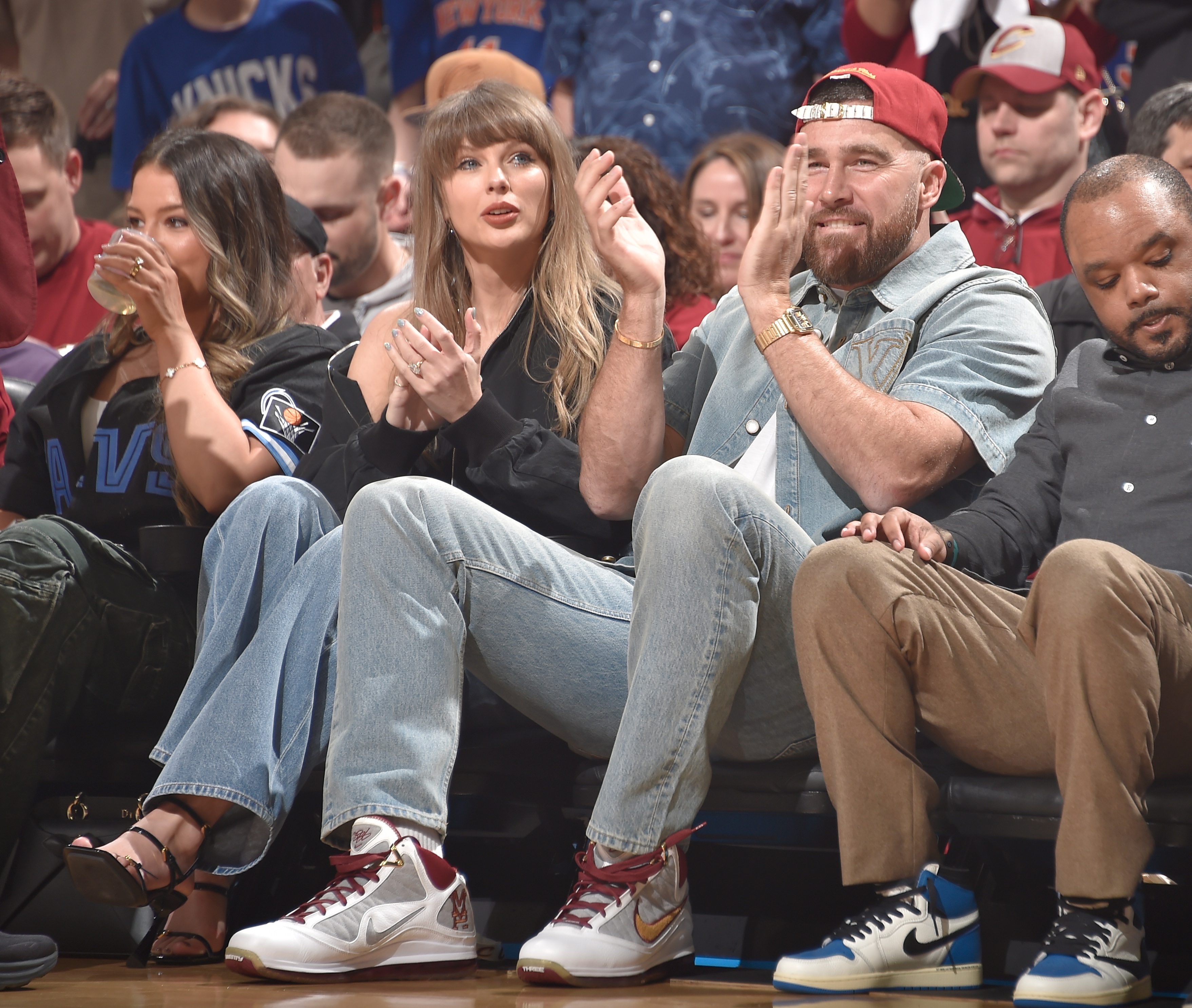 TaylorSwift 尼克斯vs骑士 今日东决G3，霉霉和男友凯尔希现身骑士主