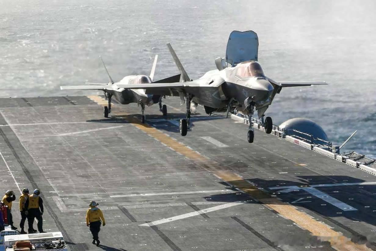 2023年美国海军F-35B战斗机返回美国号航空母舰军事历史全触达 ​​​