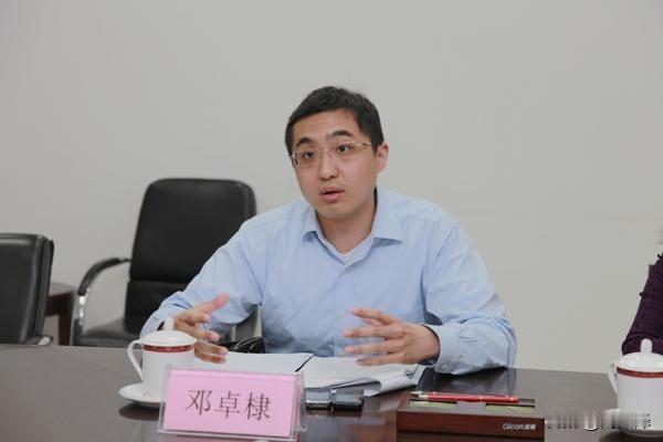 邓卓棣（小名：小弟），邓小平唯一的亲孙子，邓质方与刘小元之子。
1985年，生于