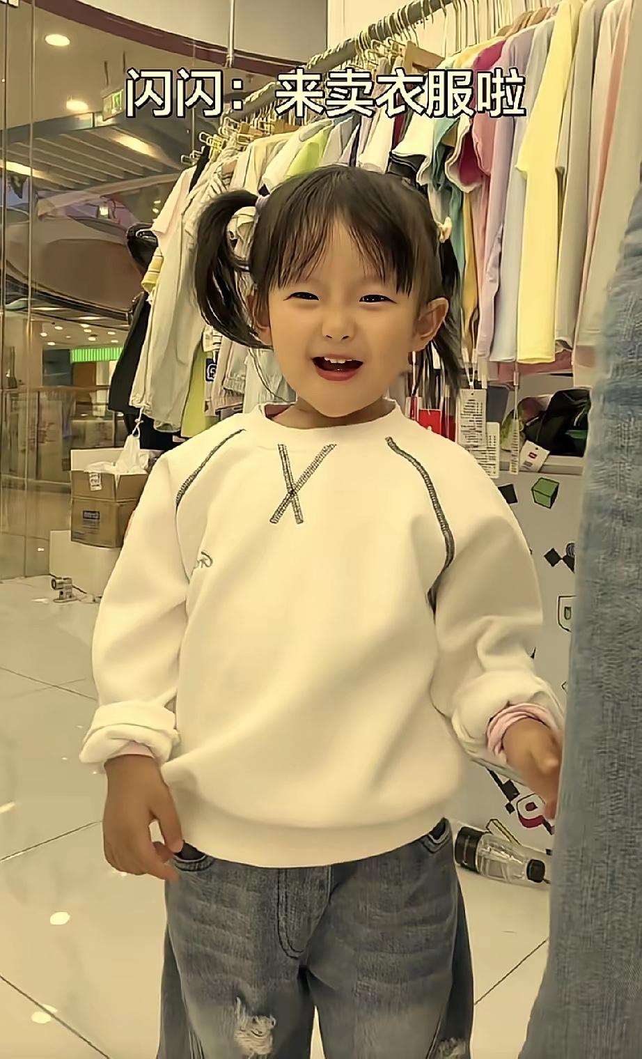 黄一鸣骄傲地说，最近的行程安排得满满当当：23号还要去万达，26号准备带着闪闪参